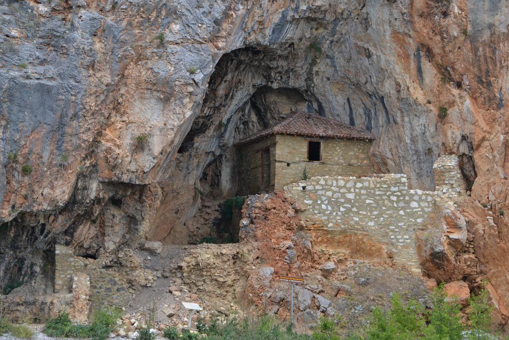 Varnous Hotel Agios Germanos Dış mekan fotoğraf