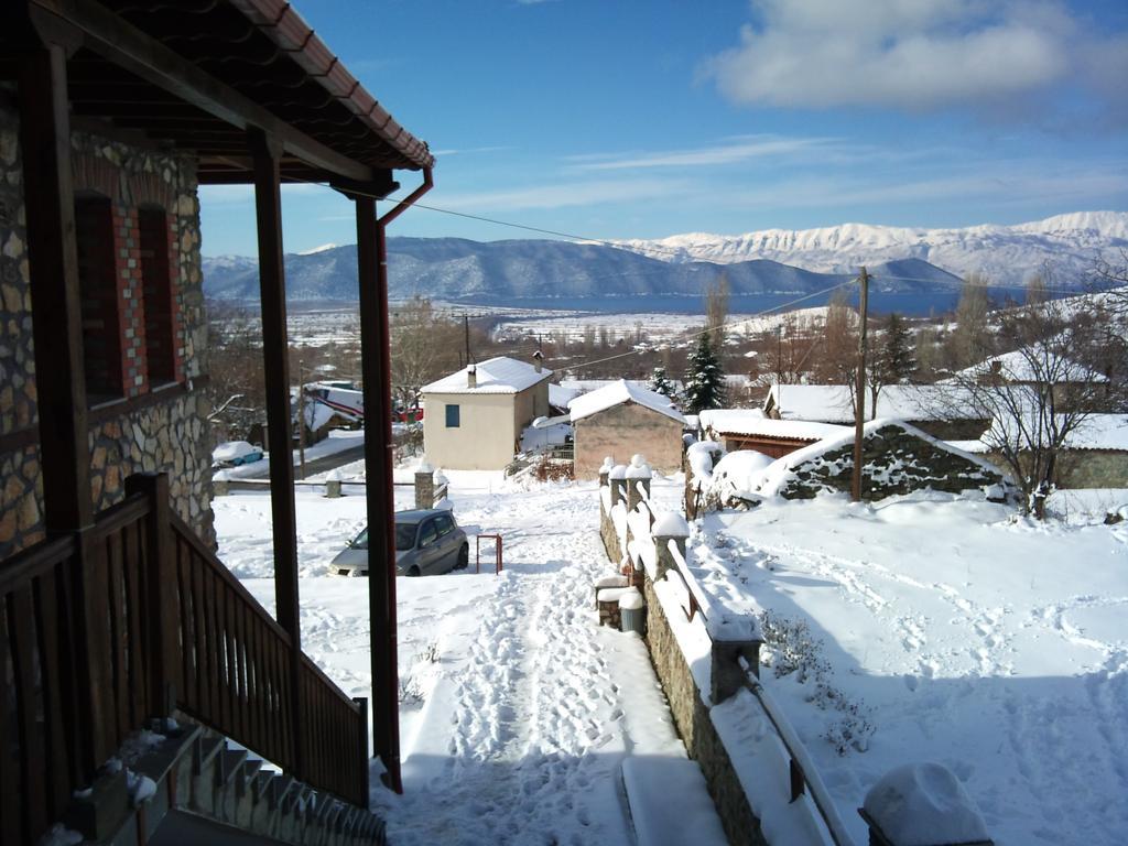 Varnous Hotel Agios Germanos Oda fotoğraf